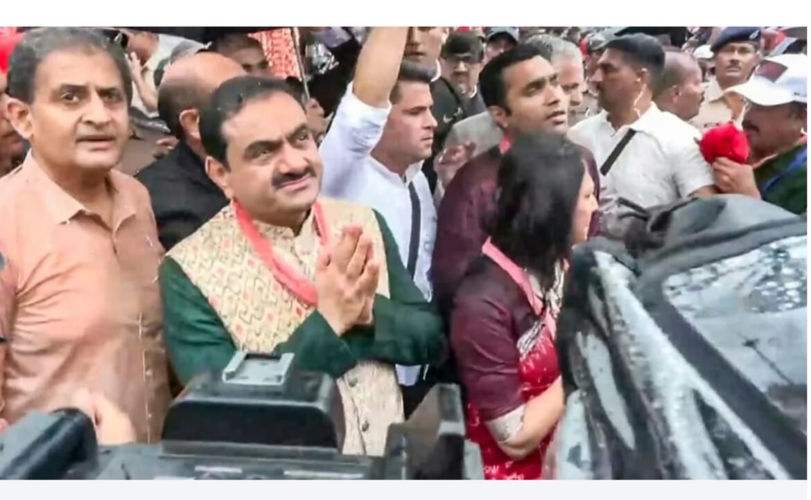 खुद पूड़ियां बनाईं, भक्ति में डूबे: गौतम अडानी का श्री जगन्नाथ रथयात्रा में अनूठा योगदान