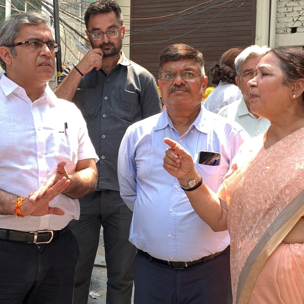 दिल्ली होटल अग्निकांड के बाद एमसीडी सख्त:चलेगा विशेष फायर सेफ्टी जांच अभियान, स्टैंडिंग कमेटी चेयरपर्सन सत्य शर्मा ने कमिश्नर को लिखा पत्र