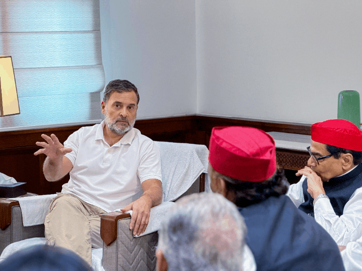 राहुल गांधी के घर विपक्ष की बैठक, बाहर फोर्स तैनात:ऐसे ही खड़गे के जन्मदिन पर सीक्रेट मीटिंग से बनाई थी पीएम आवास घेरने की रणनीति