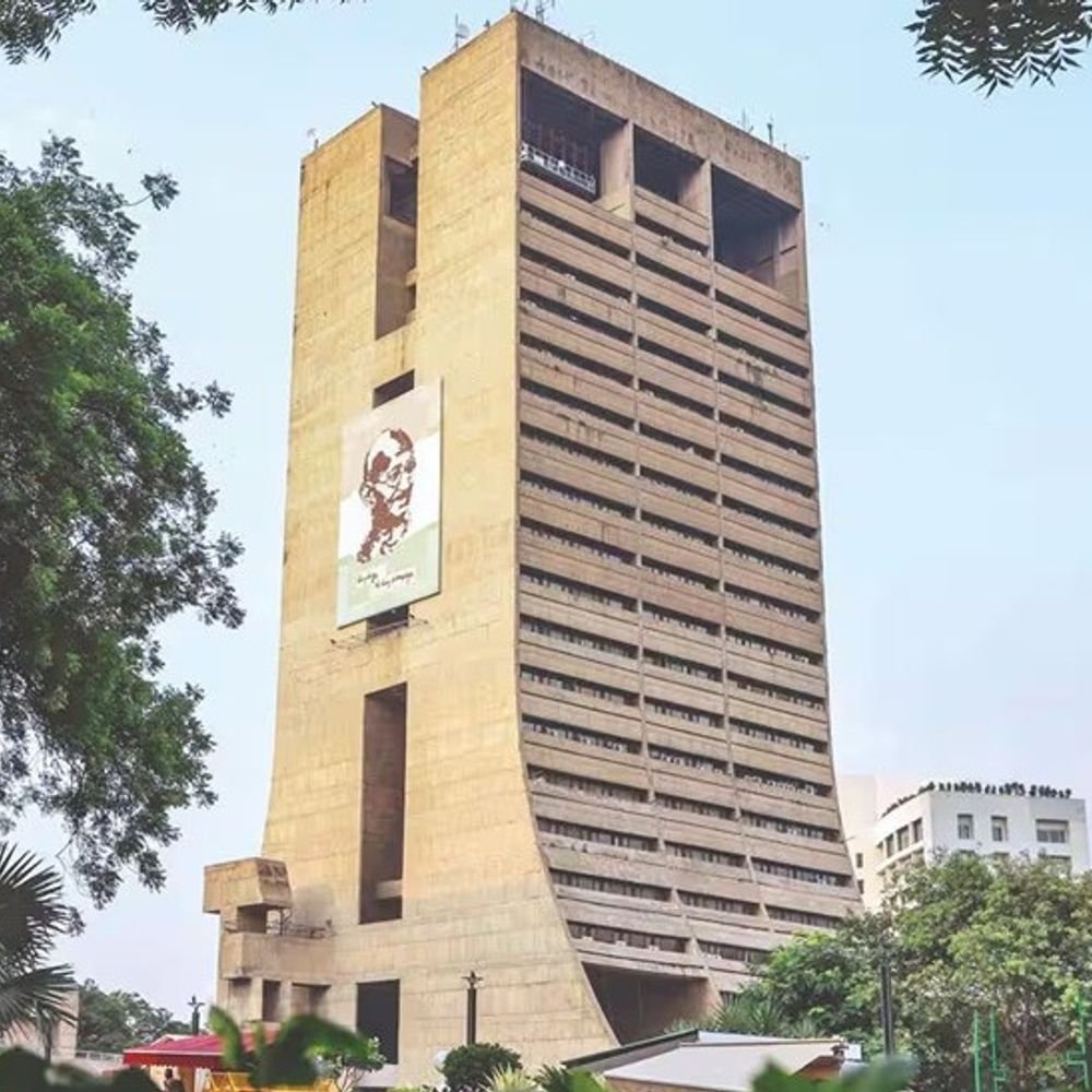 रिटायरमेंट के दिन ही एनडीएमसी कर्मचारियों को मिलेंगे पेंशन दस्तावेज:अध्यक्ष मनोज कुमार द्विवेदी का फैसला; बैंक खाते में बिना देरी पेंशन सुनिश्चित करने के निर्देश